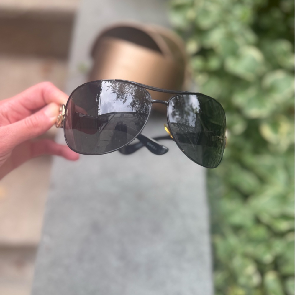 Gorgeous Gucci gold and black sunglasses EUC with case - Picture 5 of 7